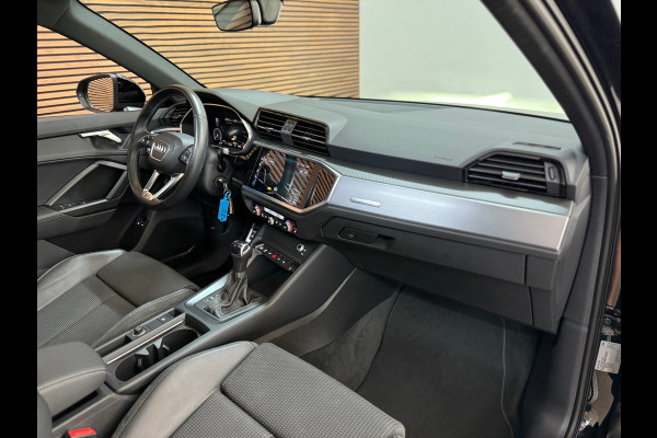 Audi Q3 45 TFSI e S Edition | S-Line | Pano | Trekhaak | Virtual Cockpit | Carplay | Half Leer | 19' inch Audi Q3 45 TFSI e S Edition | S-Line | Pano | Trekhaak | Virtual Cockpit | Carplay | Half Leer | 19' inch
