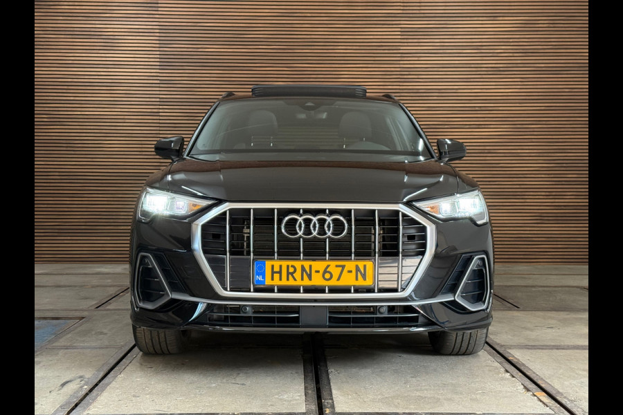 Audi Q3 45 TFSI e S Edition | S-Line | Pano | Trekhaak | Virtual Cockpit | Carplay | Half Leer | 19' inch Audi Q3 45 TFSI e S Edition | S-Line | Pano | Trekhaak | Virtual Cockpit | Carplay | Half Leer | 19' inch
