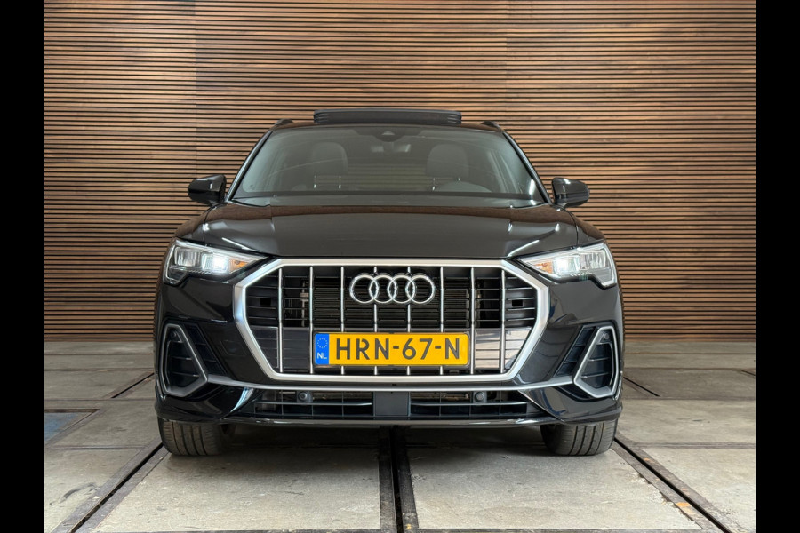 Audi Q3 45 TFSI e S Edition | S-Line | Pano | Trekhaak | Virtual Cockpit | Carplay | Half Leer | 19' inch Audi Q3 45 TFSI e S Edition | S-Line | Pano | Trekhaak | Virtual Cockpit | Carplay | Half Leer | 19' inch