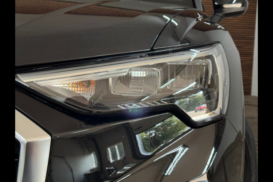 Audi Q3 45 TFSI e S Edition | S-Line | Pano | Trekhaak | Virtual Cockpit | Carplay | Half Leer | 19' inch Audi Q3 45 TFSI e S Edition | S-Line | Pano | Trekhaak | Virtual Cockpit | Carplay | Half Leer | 19' inch