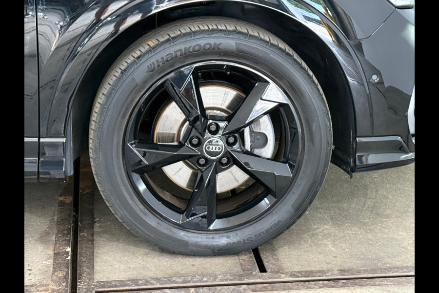Audi Q3 45 TFSI e S Edition | S-Line | Pano | Trekhaak | Virtual Cockpit | Carplay | Half Leer | 19' inch Audi Q3 45 TFSI e S Edition | S-Line | Pano | Trekhaak | Virtual Cockpit | Carplay | Half Leer | 19' inch