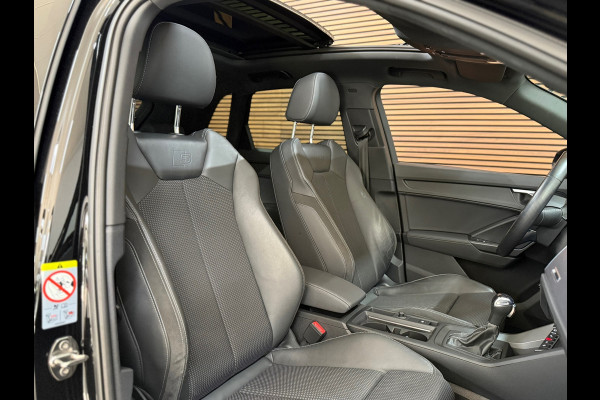 Audi Q3 45 TFSI e S Edition | S-Line | Pano | Trekhaak | Virtual Cockpit | Carplay | Half Leer | 19' inch Audi Q3 45 TFSI e S Edition | S-Line | Pano | Trekhaak | Virtual Cockpit | Carplay | Half Leer | 19' inch