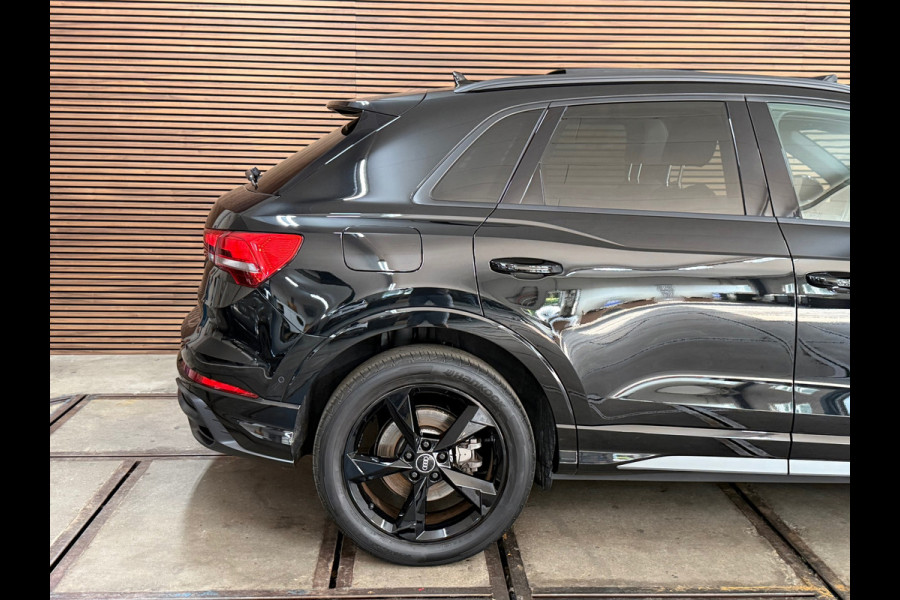 Audi Q3 45 TFSI e S Edition | S-Line | Pano | Trekhaak | Virtual Cockpit | Carplay | Half Leer | 19' inch Audi Q3 45 TFSI e S Edition | S-Line | Pano | Trekhaak | Virtual Cockpit | Carplay | Half Leer | 19' inch