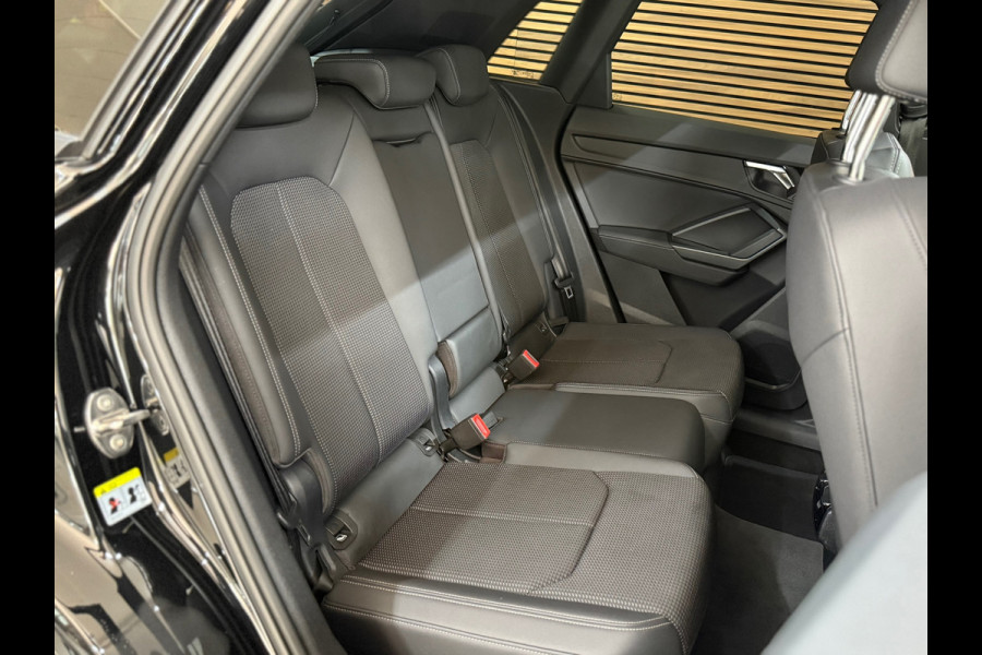Audi Q3 45 TFSI e S Edition | S-Line | Pano | Trekhaak | Virtual Cockpit | Carplay | Half Leer | 19' inch Audi Q3 45 TFSI e S Edition | S-Line | Pano | Trekhaak | Virtual Cockpit | Carplay | Half Leer | 19' inch
