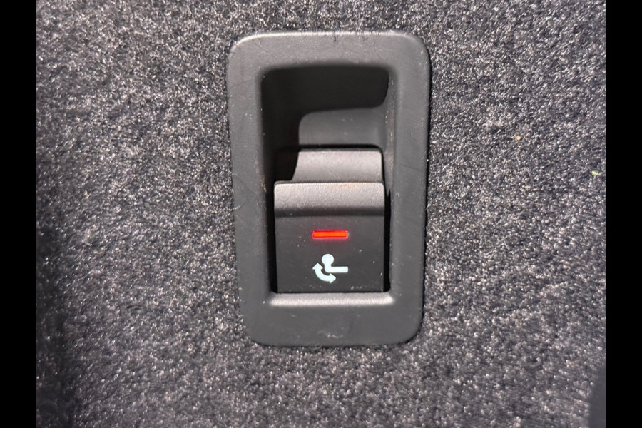 Audi Q3 45 TFSI e S Edition | S-Line | Pano | Trekhaak | Virtual Cockpit | Carplay | Half Leer | 19' inch Audi Q3 45 TFSI e S Edition | S-Line | Pano | Trekhaak | Virtual Cockpit | Carplay | Half Leer | 19' inch