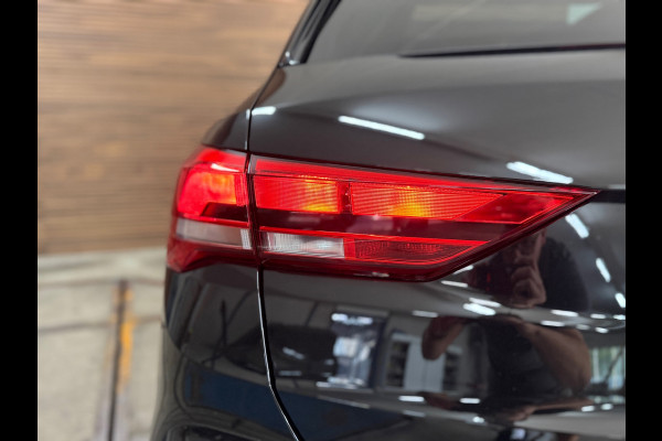 Audi Q3 45 TFSI e S Edition | S-Line | Pano | Trekhaak | Virtual Cockpit | Carplay | Half Leer | 19' inch Audi Q3 45 TFSI e S Edition | S-Line | Pano | Trekhaak | Virtual Cockpit | Carplay | Half Leer | 19' inch