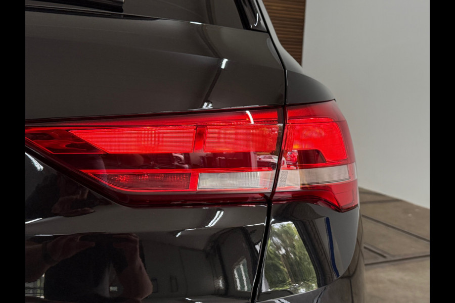 Audi Q3 45 TFSI e S Edition | S-Line | Pano | Trekhaak | Virtual Cockpit | Carplay | Half Leer | 19' inch Audi Q3 45 TFSI e S Edition | S-Line | Pano | Trekhaak | Virtual Cockpit | Carplay | Half Leer | 19' inch