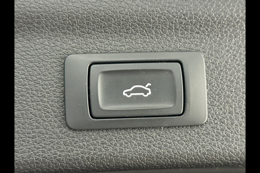 Audi Q3 45 TFSI e S Edition | S-Line | Pano | Trekhaak | Virtual Cockpit | Carplay | Half Leer | 19' inch Audi Q3 45 TFSI e S Edition | S-Line | Pano | Trekhaak | Virtual Cockpit | Carplay | Half Leer | 19' inch