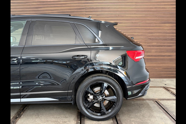 Audi Q3 45 TFSI e S Edition | S-Line | Pano | Trekhaak | Virtual Cockpit | Carplay | Half Leer | 19' inch Audi Q3 45 TFSI e S Edition | S-Line | Pano | Trekhaak | Virtual Cockpit | Carplay | Half Leer | 19' inch