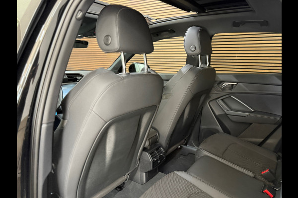 Audi Q3 45 TFSI e S Edition | S-Line | Pano | Trekhaak | Virtual Cockpit | Carplay | Half Leer | 19' inch Audi Q3 45 TFSI e S Edition | S-Line | Pano | Trekhaak | Virtual Cockpit | Carplay | Half Leer | 19' inch