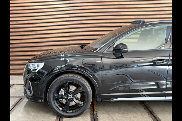 Audi Q3 45 TFSI e S Edition | S-Line | Pano | Trekhaak | Virtual Cockpit | Carplay | Half Leer | 19' inch Audi Q3 45 TFSI e S Edition | S-Line | Pano | Trekhaak | Virtual Cockpit | Carplay | Half Leer | 19' inch