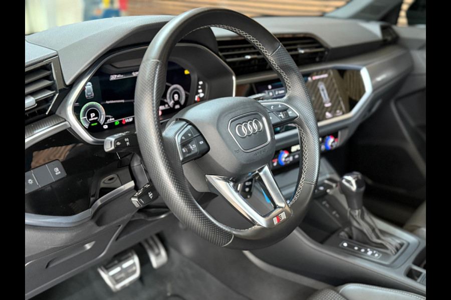 Audi Q3 45 TFSI e S Edition | S-Line | Pano | Trekhaak | Virtual Cockpit | Carplay | Half Leer | 19' inch Audi Q3 45 TFSI e S Edition | S-Line | Pano | Trekhaak | Virtual Cockpit | Carplay | Half Leer | 19' inch
