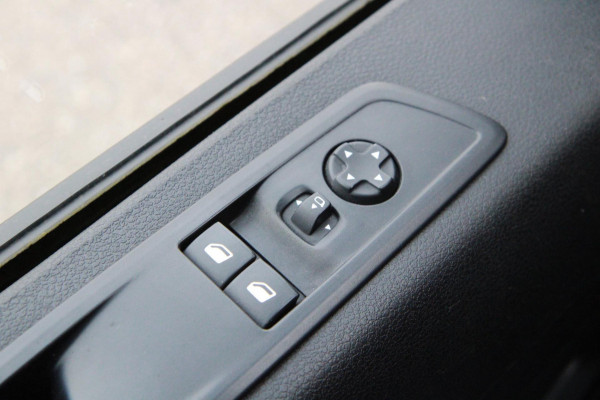 Opel Vivaro 2.0 Diesel 145PK L3 / Camera / App connect / 3 zits / Cruise