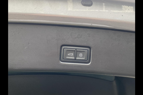 Audi Q4 Sportback e-tron 50 quattro S edition 77 kWh S-LINE IN -ENTERIEUR | PANO | ADD.CRUISE | CAMERA | ELEC STOELEN MET GEHEUGEN | RIJKLAAR GELEVERD Audi Q4 Sportback e-tron 50 quattro S edition 77 kWh S-LINE IN -ENTERIEUR | PANO | ADD.CRUISE | CAMERA | ELEC STOELEN MET GEHEUGEN | RIJKLAAR GELEVERD