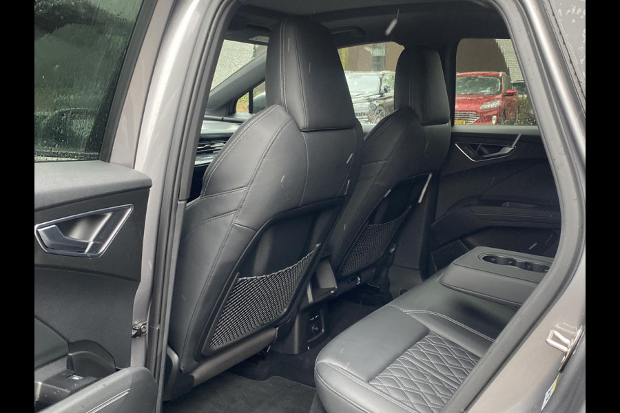 Audi Q4 Sportback e-tron 50 quattro S edition 77 kWh S-LINE IN -ENTERIEUR | PANO | ADD.CRUISE | CAMERA | ELEC STOELEN MET GEHEUGEN | RIJKLAAR GELEVERD Audi Q4 Sportback e-tron 50 quattro S edition 77 kWh S-LINE IN -ENTERIEUR | PANO | ADD.CRUISE | CAMERA | ELEC STOELEN MET GEHEUGEN | RIJKLAAR GELEVERD