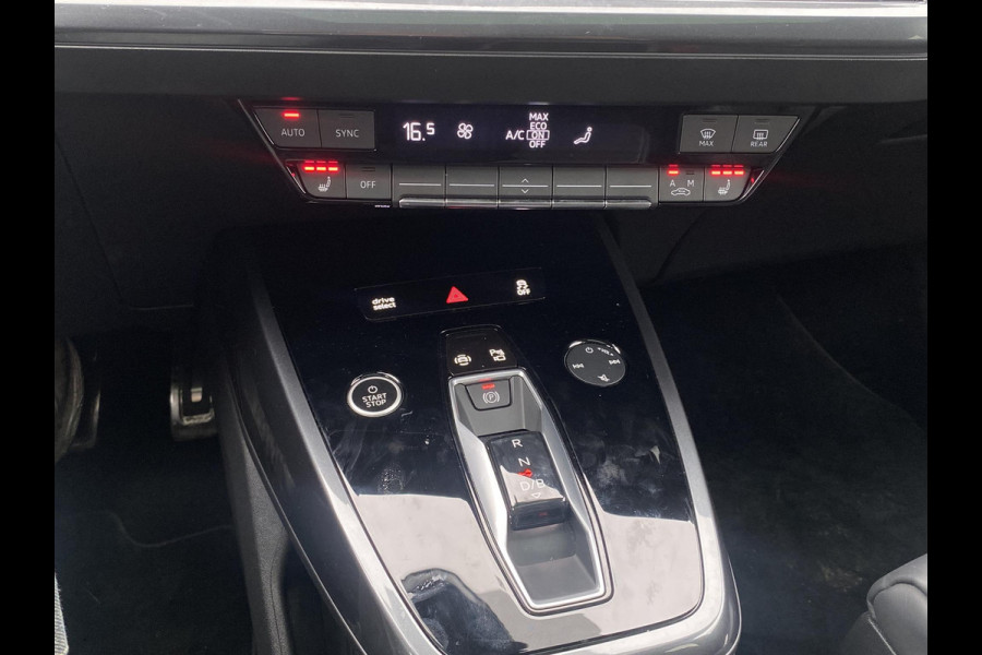 Audi Q4 Sportback e-tron 50 quattro S edition 77 kWh S-LINE IN -ENTERIEUR | PANO | ADD.CRUISE | CAMERA | ELEC STOELEN MET GEHEUGEN | RIJKLAAR GELEVERD Audi Q4 Sportback e-tron 50 quattro S edition 77 kWh S-LINE IN -ENTERIEUR | PANO | ADD.CRUISE | CAMERA | ELEC STOELEN MET GEHEUGEN | RIJKLAAR GELEVERD