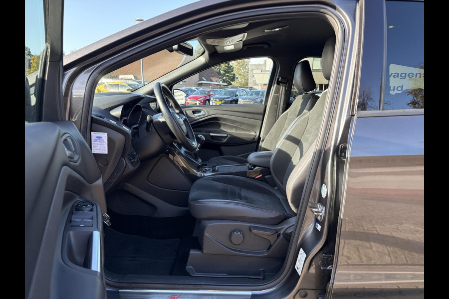 Ford Kuga 1.5 EcoBoost ST-Line 150pk | Trekhaak | Winter Pack | Parkeersensoren | 2000kg Trekgewicht! | Dealer Onderhouden |