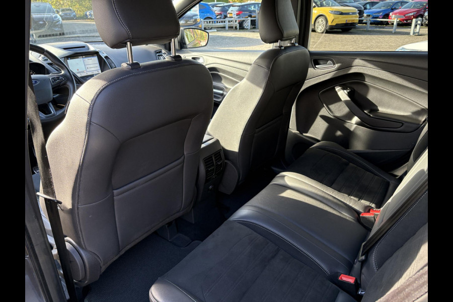 Ford Kuga 1.5 EcoBoost ST-Line 150pk | Trekhaak | Winter Pack | Parkeersensoren | 2000kg Trekgewicht! | Dealer Onderhouden |