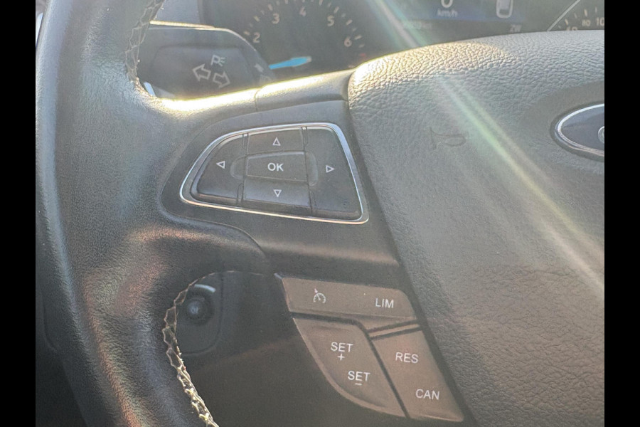 Ford Kuga 1.5 EcoBoost ST-Line 150pk | Trekhaak | Winter Pack | Parkeersensoren | 2000kg Trekgewicht! | Dealer Onderhouden |