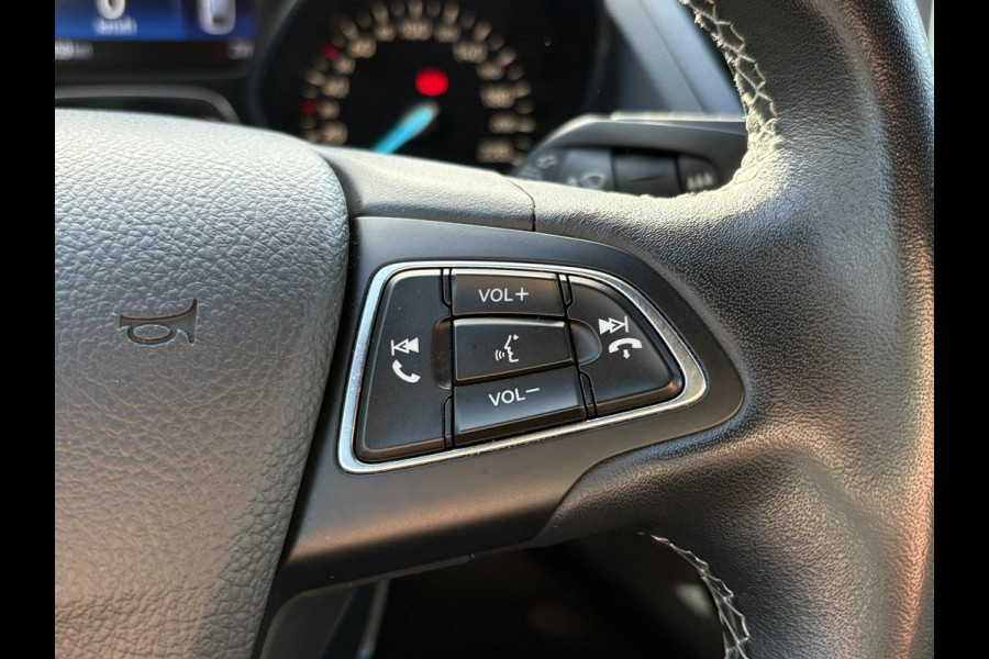 Ford Kuga 1.5 EcoBoost ST-Line 150pk | Trekhaak | Winter Pack | Parkeersensoren | 2000kg Trekgewicht! | Dealer Onderhouden |