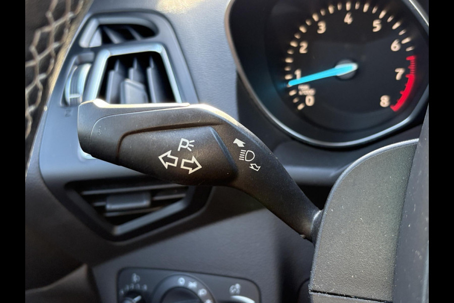 Ford Kuga 1.5 EcoBoost ST-Line 150pk | Trekhaak | Winter Pack | Parkeersensoren | 2000kg Trekgewicht! | Dealer Onderhouden |