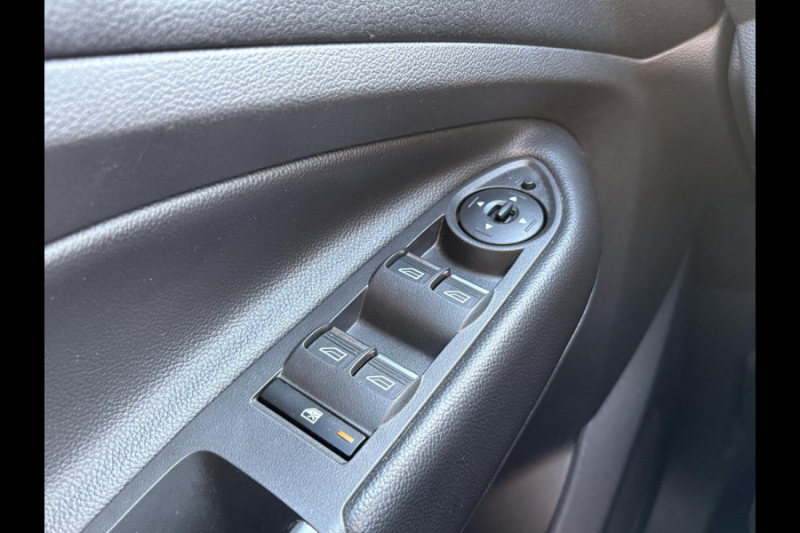 Ford Kuga 1.5 EcoBoost ST-Line 150pk | Trekhaak | Winter Pack | Parkeersensoren | 2000kg Trekgewicht! | Dealer Onderhouden |