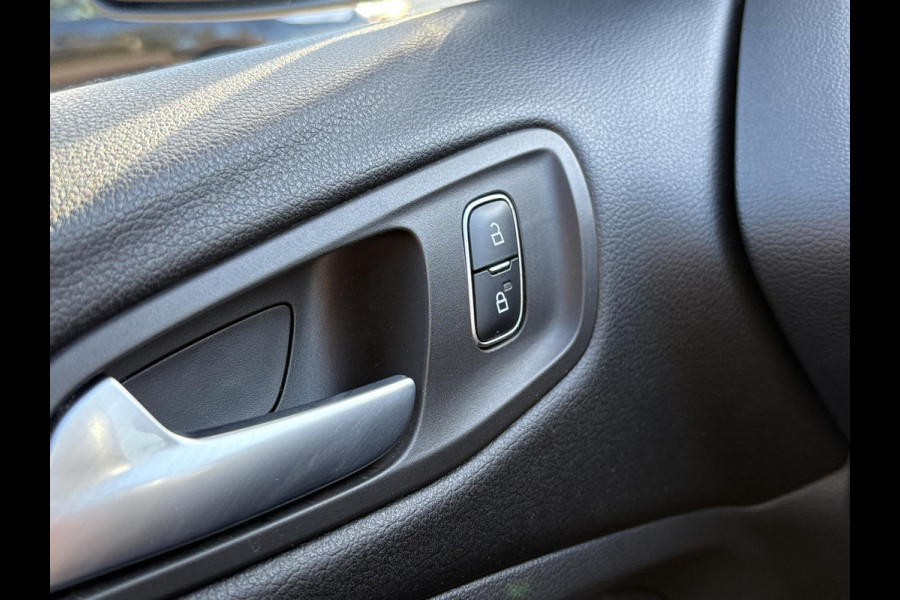 Ford Kuga 1.5 EcoBoost ST-Line 150pk | Trekhaak | Winter Pack | Parkeersensoren | 2000kg Trekgewicht! | Dealer Onderhouden |