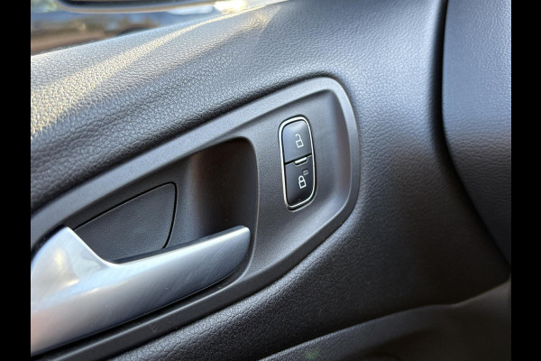 Ford Kuga 1.5 EcoBoost ST-Line 150pk | Trekhaak | Winter Pack | Parkeersensoren | 2000kg Trekgewicht! | Dealer Onderhouden |