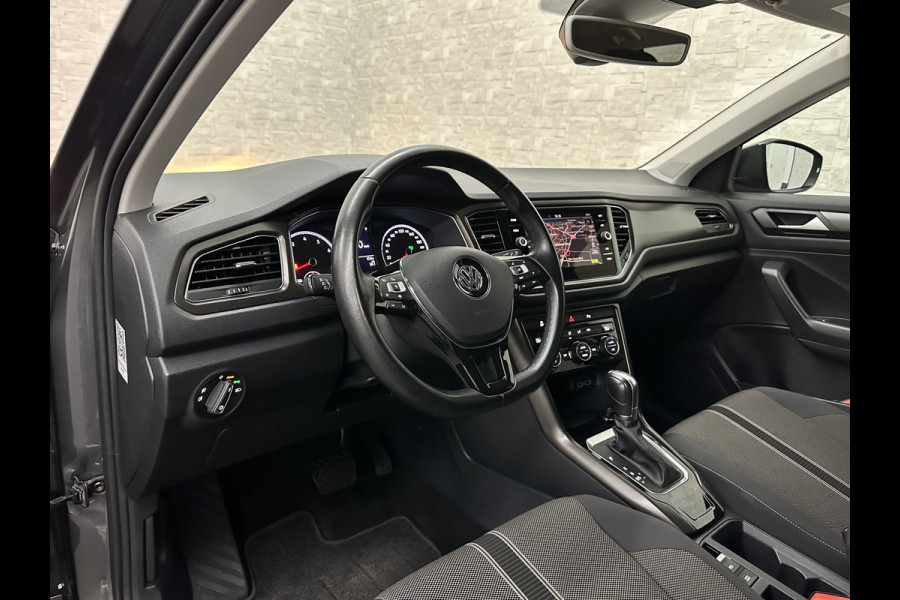 Volkswagen T-Roc 1.5 TSI 150pk DSG | ACC | Origineel NL | BOVAG Garantie | Trekhaak 1500kg | Camera | Lane Assist | Groot Navi | Carplay | Climat Getint Glas | 17'' | Adaptieve Cruise Control | Parkeercamera | Caravantrekker!