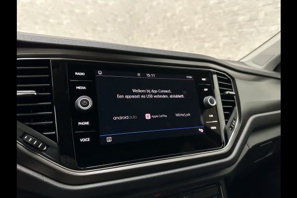 Volkswagen T-Roc 1.5 TSI 150pk DSG | ACC | Origineel NL | BOVAG Garantie | Trekhaak 1500kg | Camera | Lane Assist | Groot Navi | Carplay | Climat Getint Glas | 17'' | Adaptieve Cruise Control | Parkeercamera | Caravantrekker!