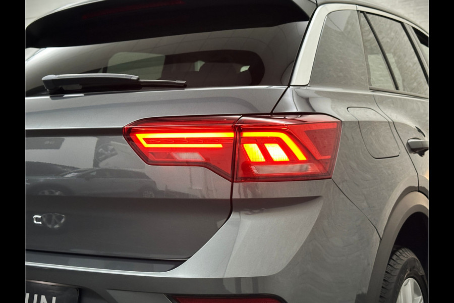Volkswagen T-Roc 1.5 TSI 150pk DSG | ACC | Origineel NL | BOVAG Garantie | Trekhaak 1500kg | Camera | Lane Assist | Groot Navi | Carplay | Climat Getint Glas | 17'' | Adaptieve Cruise Control | Parkeercamera | Caravantrekker!