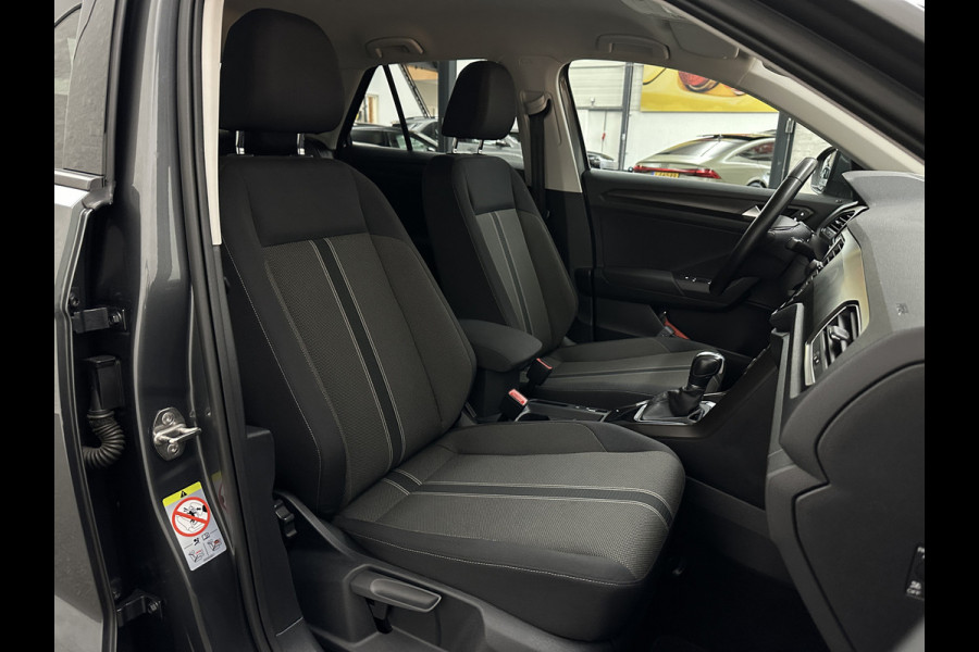 Volkswagen T-Roc 1.5 TSI 150pk DSG | ACC | Origineel NL | BOVAG Garantie | Trekhaak 1500kg | Camera | Lane Assist | Groot Navi | Carplay | Climat Getint Glas | 17'' | Adaptieve Cruise Control | Parkeercamera | Caravantrekker!