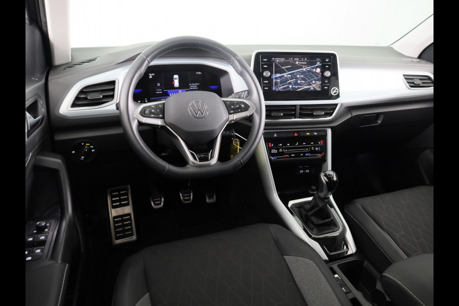 Volkswagen T-Roc 1.0 TSI Life Edition GOAL 115 PK | Private lease vanaf € 519,- pm | Navigatie | automatische Airco | Parkeer assistent |