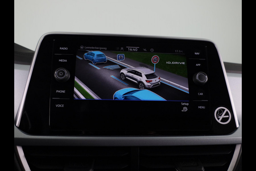 Volkswagen T-Roc 1.0 TSI Life Edition GOAL 115 PK | Private lease vanaf € 519,- pm | Navigatie | automatische Airco | Parkeer assistent |