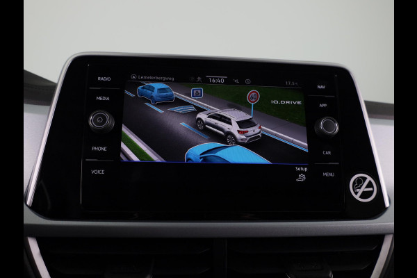 Volkswagen T-Roc 1.0 TSI Life Edition GOAL 115 PK | Private lease vanaf € 519,- pm | Navigatie | automatische Airco | Parkeer assistent |