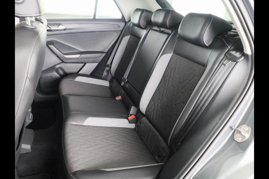 Volkswagen T-Roc 1.0 TSI Life Edition GOAL 115 PK | Private lease vanaf € 519,- pm | Navigatie | automatische Airco | Parkeer assistent |