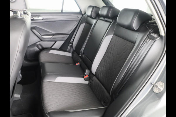 Volkswagen T-Roc 1.0 TSI Life Edition GOAL 115 PK | Private lease vanaf € 519,- pm | Navigatie | automatische Airco | Parkeer assistent |