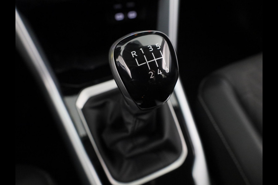 Volkswagen T-Roc 1.0 TSI Life Edition GOAL 115 PK | Private lease vanaf € 519,- pm | Navigatie | automatische Airco | Parkeer assistent |