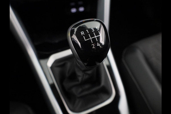 Volkswagen T-Roc 1.0 TSI Life Edition GOAL 115 PK | Private lease vanaf € 519,- pm | Navigatie | automatische Airco | Parkeer assistent |