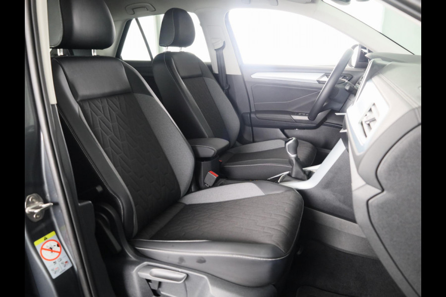 Volkswagen T-Roc 1.0 TSI Life Edition GOAL 115 PK | Private lease vanaf € 519,- pm | Navigatie | automatische Airco | Parkeer assistent |