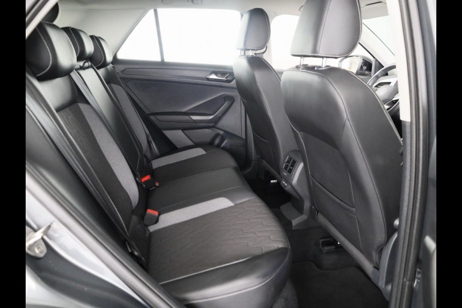 Volkswagen T-Roc 1.0 TSI Life Edition GOAL 115 PK | Private lease vanaf € 519,- pm | Navigatie | automatische Airco | Parkeer assistent |