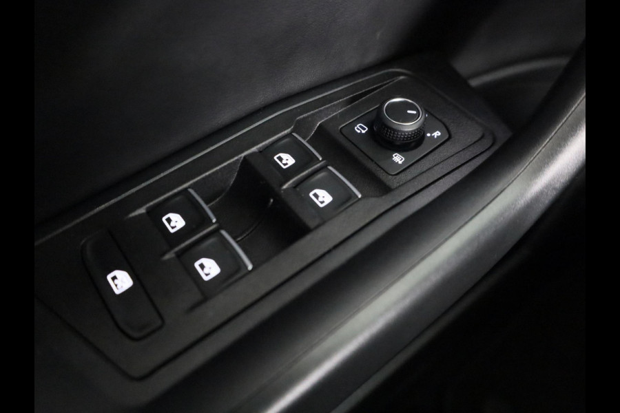 Volkswagen T-Roc 1.0 TSI Life Edition GOAL 115 PK | Private lease vanaf € 519,- pm | Navigatie | automatische Airco | Parkeer assistent |