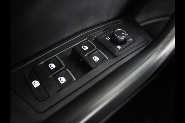 Volkswagen T-Roc 1.0 TSI Life Edition GOAL 115 PK | Private lease vanaf € 519,- pm | Navigatie | automatische Airco | Parkeer assistent |