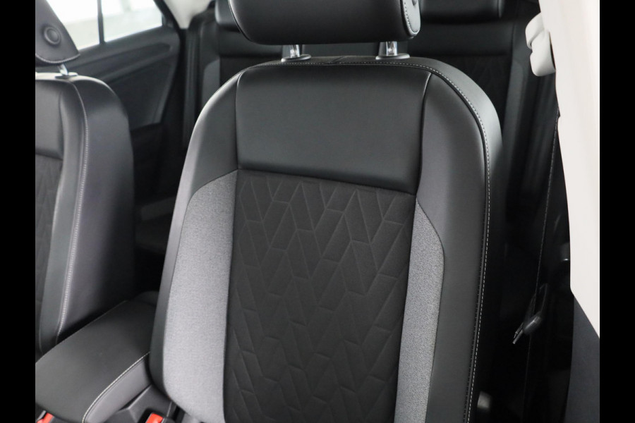 Volkswagen T-Roc 1.0 TSI Life Edition GOAL 115 PK | Private lease vanaf € 519,- pm | Navigatie | automatische Airco | Parkeer assistent |