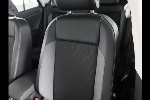 Volkswagen T-Roc 1.0 TSI Life Edition GOAL 115 PK | Private lease vanaf € 519,- pm | Navigatie | automatische Airco | Parkeer assistent |