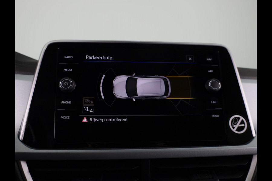 Volkswagen T-Roc 1.0 TSI Life Edition GOAL 115 PK | Private lease vanaf € 519,- pm | Navigatie | automatische Airco | Parkeer assistent |