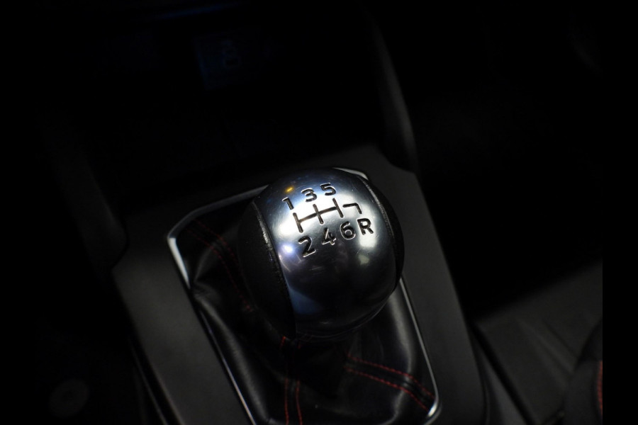 Ford FOCUS Wagon 1.0 EcoBoost Hybrid ST Line NAVI/CAMERA/CLIMA/WINTERPACK/17"LMV!