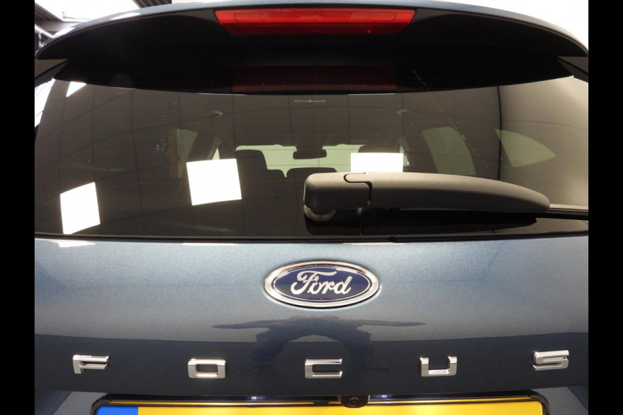 Ford FOCUS Wagon 1.0 EcoBoost Hybrid ST Line NAVI/CAMERA/CLIMA/WINTERPACK/17"LMV! Ford FOCUS Wagon 1.0 EcoBoost Hybrid ST Line NAVI/CAMERA/CLIMA/WINTERPACK/17"LMV!