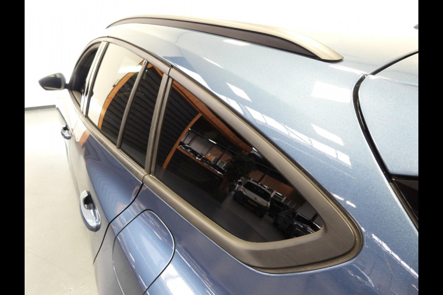 Ford FOCUS Wagon 1.0 EcoBoost Hybrid ST Line NAVI/CAMERA/CLIMA/WINTERPACK/17"LMV! Ford FOCUS Wagon 1.0 EcoBoost Hybrid ST Line NAVI/CAMERA/CLIMA/WINTERPACK/17"LMV!