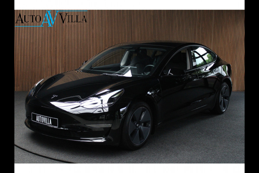 Tesla Model 3 RWD Autopilot ACC Stuurverwarm. PDC Leer Navi Panoramadak 360° Elektr. achterklep Stoelverwarming voor & achter Climate voor & achter LM velgen BTW auto! Nieuw!
